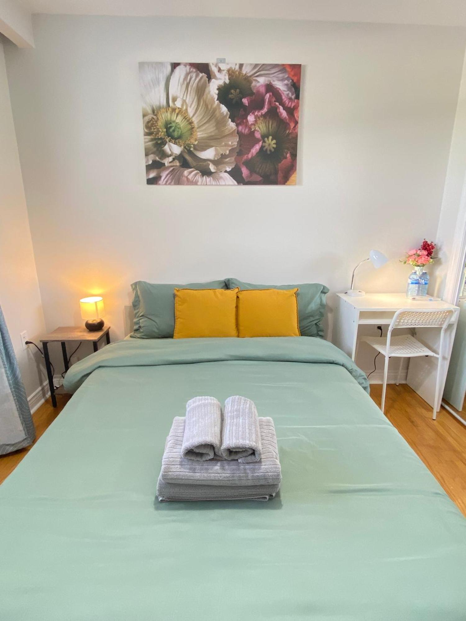 Sunny House - Main Floor, Free Parking, In Toronto Hotel Exterior foto