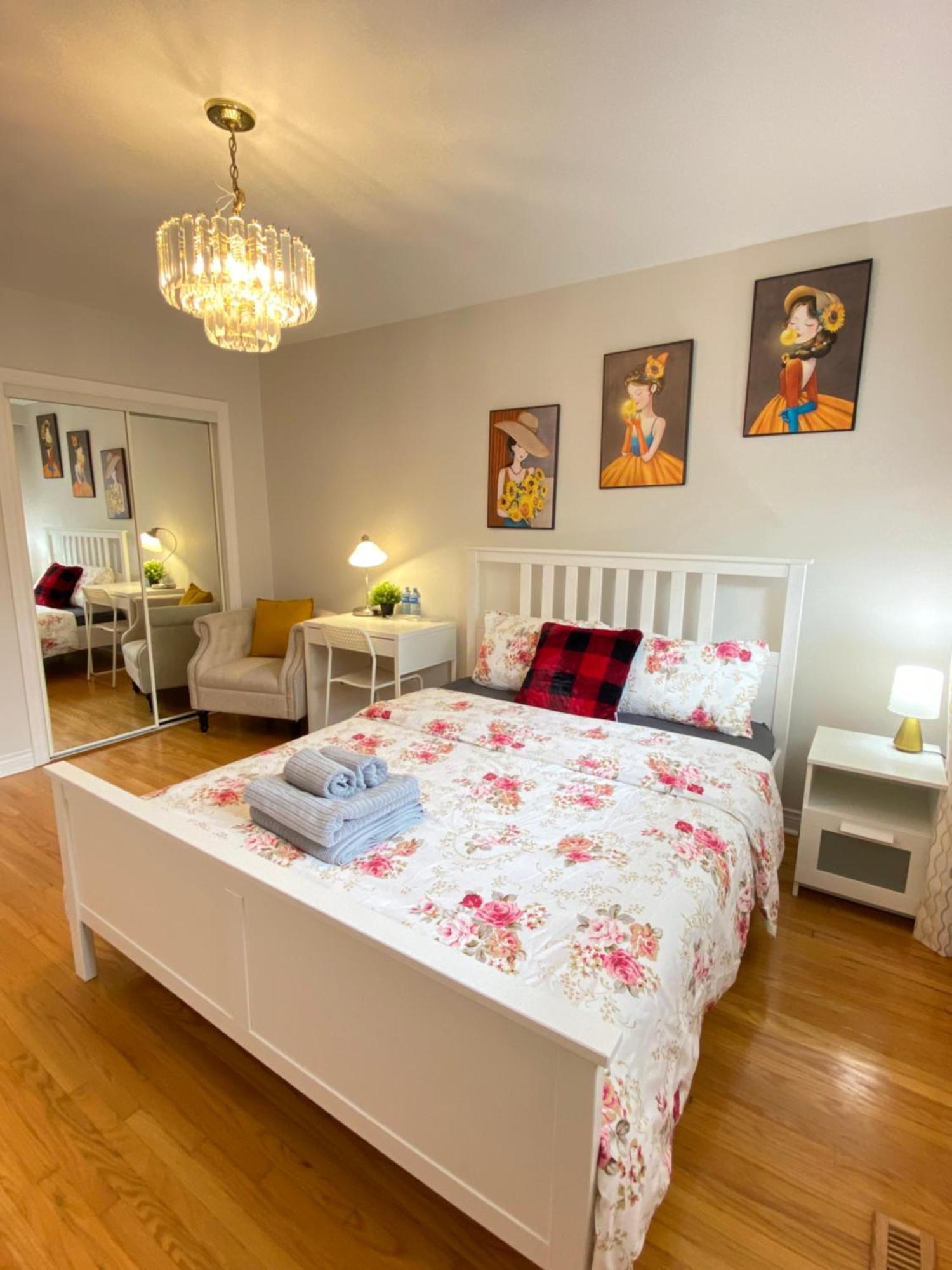 Sunny House - Main Floor, Free Parking, In Toronto Hotel Exterior foto