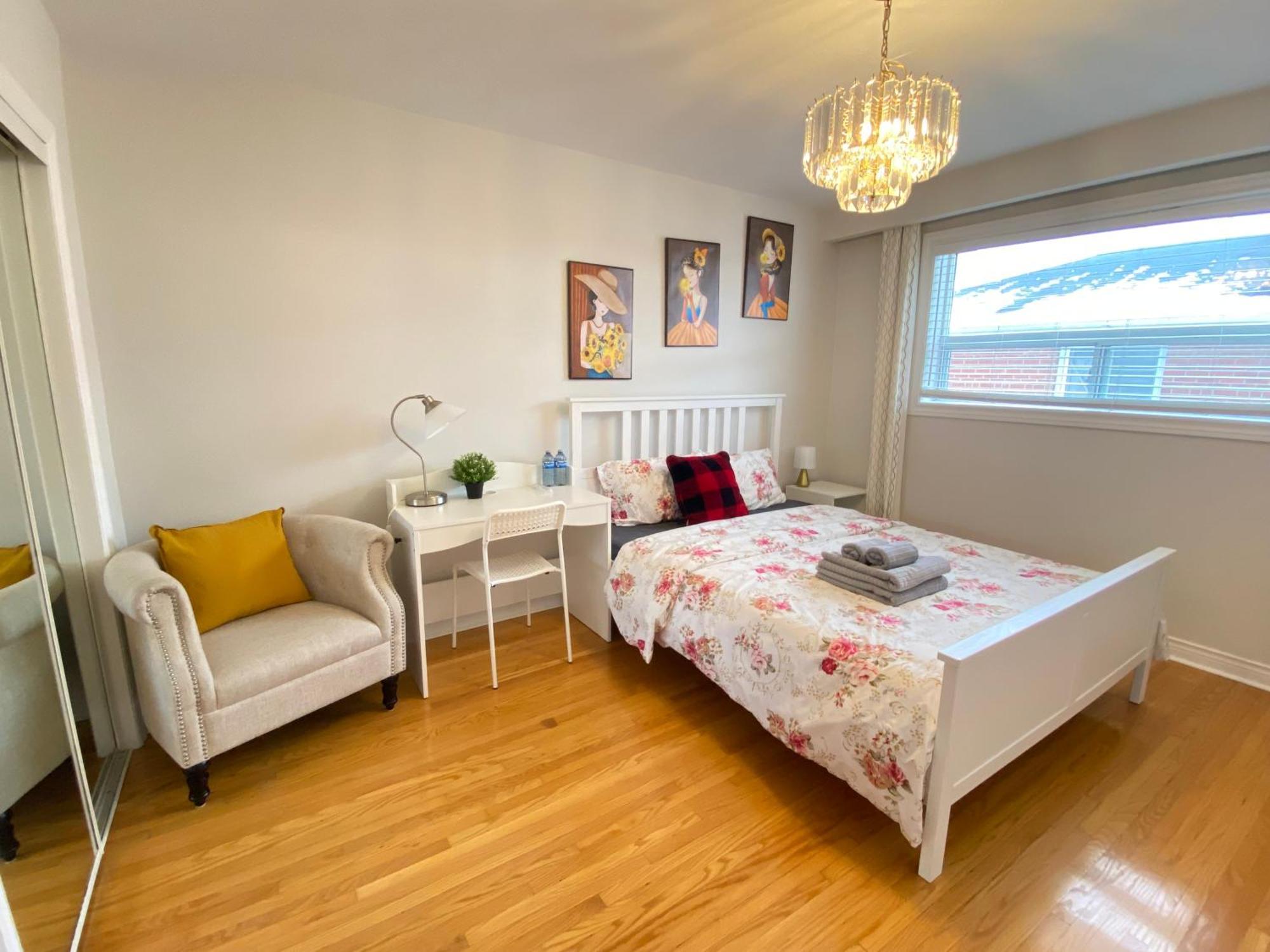 Sunny House - Main Floor, Free Parking, In Toronto Hotel Exterior foto