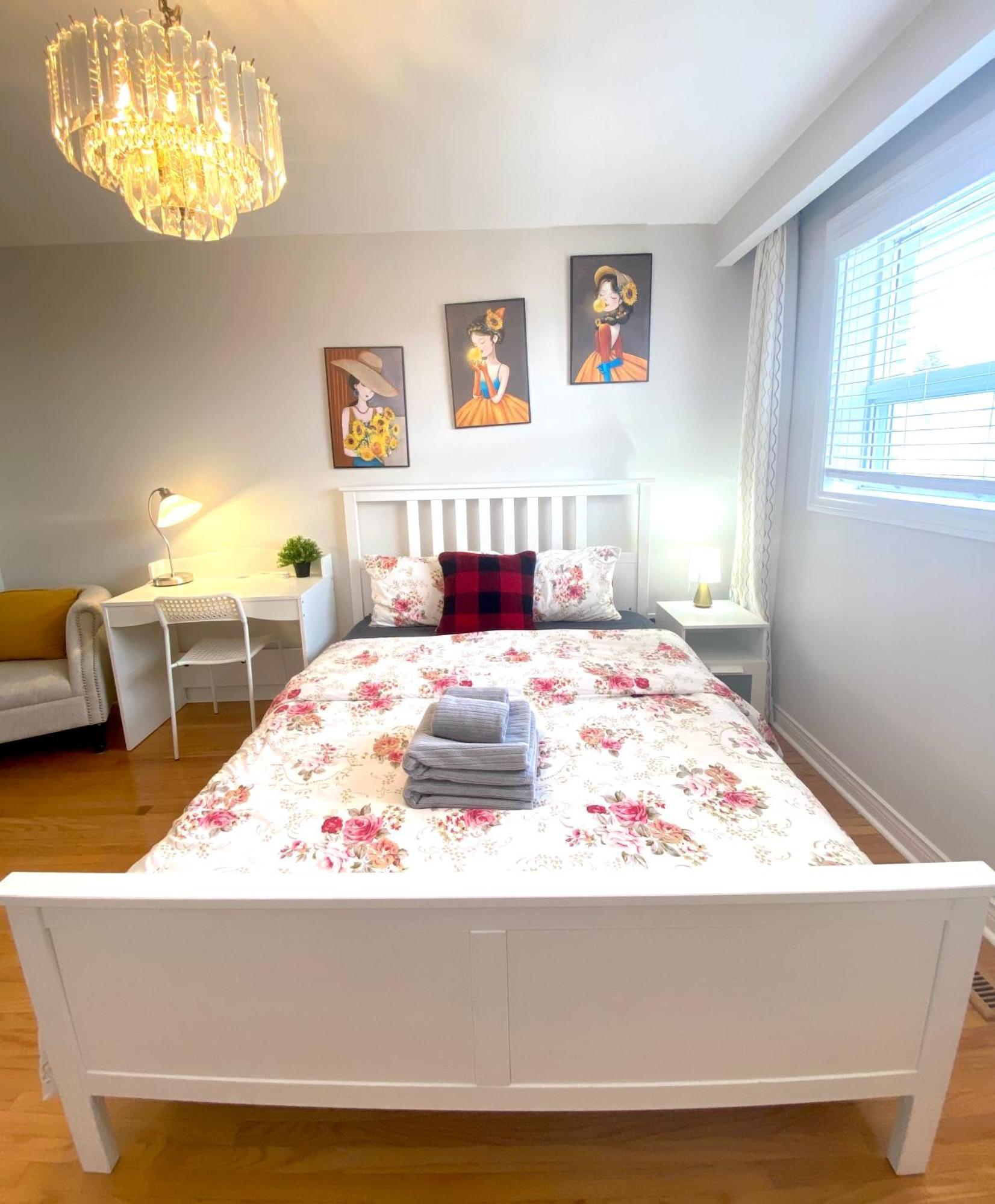 Sunny House - Main Floor, Free Parking, In Toronto Hotel Exterior foto