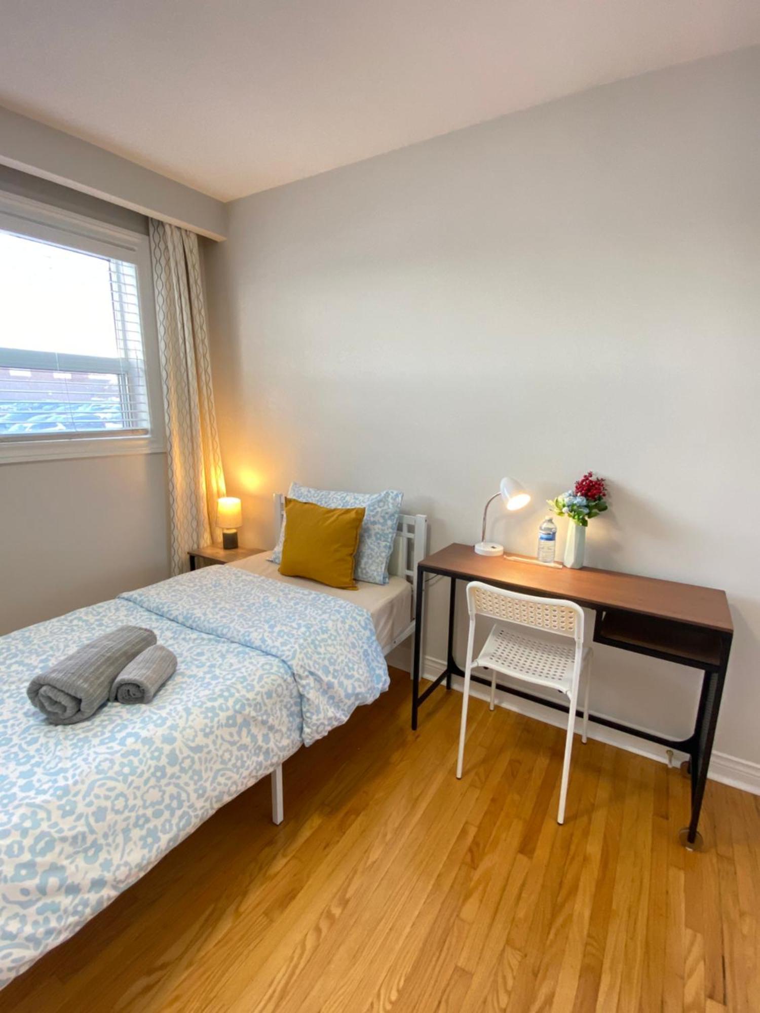 Sunny House - Main Floor, Free Parking, In Toronto Hotel Exterior foto