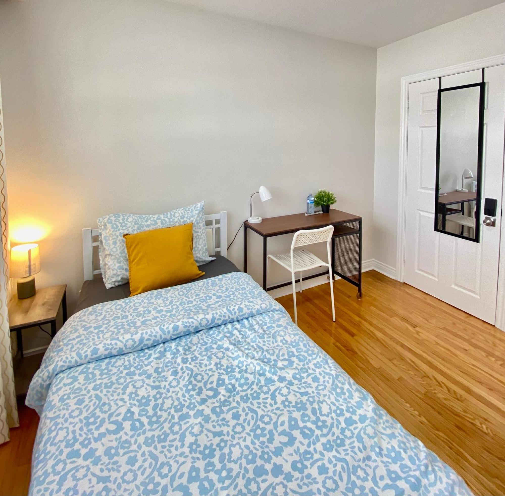 Sunny House - Main Floor, Free Parking, In Toronto Hotel Exterior foto